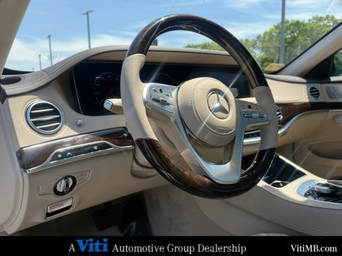 Used 2019 Mercedes-Benz S 560 Sedan image 17