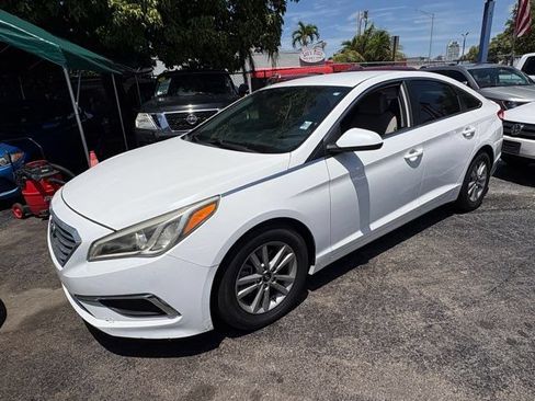 Used 2015 Hyundai Sonata SE w/ Option Group 09 FWD image 8