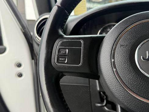 Used 2018 Jeep Wrangler Unlimited Sahara AWD/4WD image 20