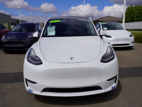 Used 2021 Tesla Model Y Long Range image 6