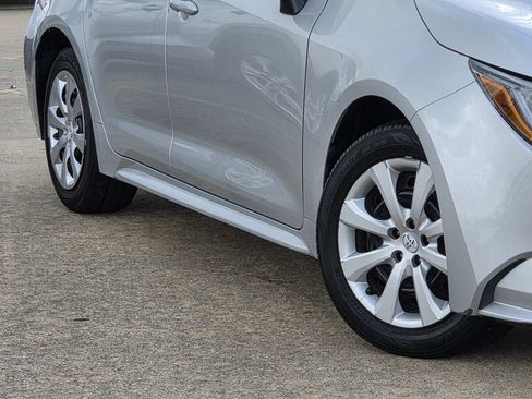 Used 2025 Toyota Corolla LE FWD image 11