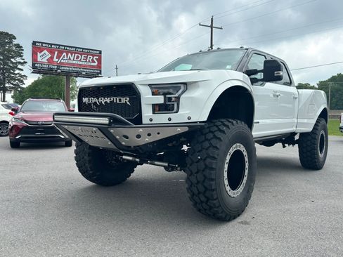 Used 2022 Ford F250 Lariat w/ Lariat Ultimate Package AWD/4WD image 3