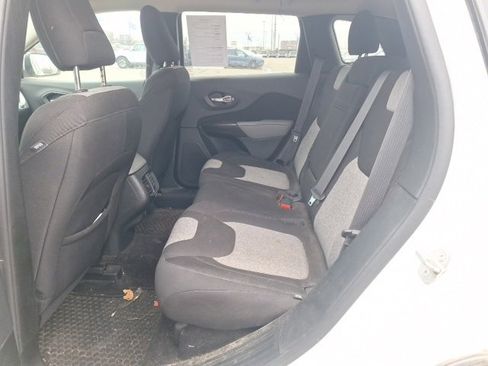 Used 2014 Jeep Cherokee Latitude w/ Comfort/Convenience Group image 13