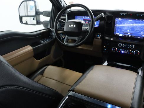 Used 2024 Ford F250 Lariat w/ Chrome Package image 34