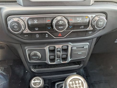 Used 2019 Jeep Wrangler Unlimited Sport S AWD/4WD image 25