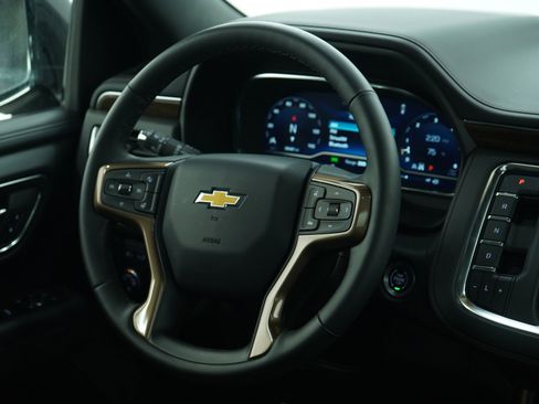 Used 2024 Chevrolet Suburban High Country image 14