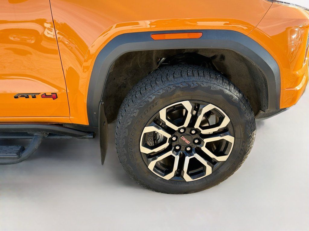 Used 2025 GMC Canyon AT4 w/ Nightfall Edition AWD/4WD image 10