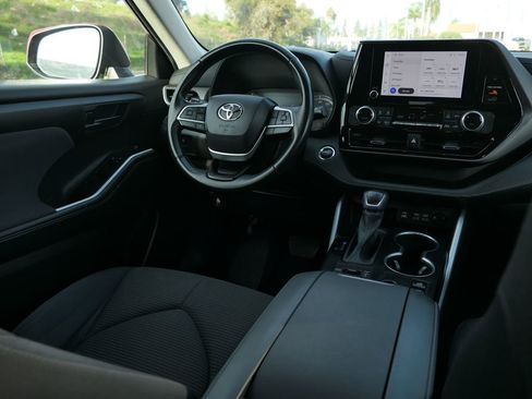 Used 2023 Toyota Highlander XSE image 24