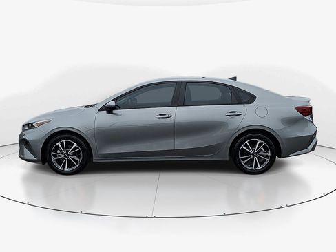 Used 2022 Kia Forte LXS w/ LXS Technology Package FWD image 9