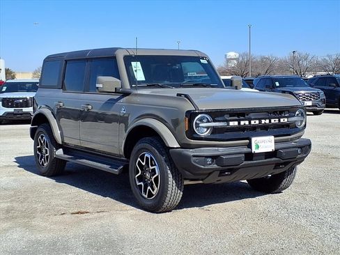 New 2025 Ford Bronco Outer Banks image 3