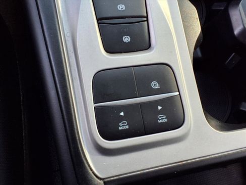 Used 2023 Ford Explorer XLT image 18