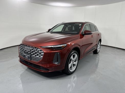 Used 2025 Audi Q5 Premium Plus w/ Premium Plus AWD/4WD image 24