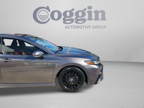 Used 2022 Toyota Camry XSE FWD image 32