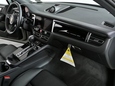 New 2026 Porsche Macan S image 24