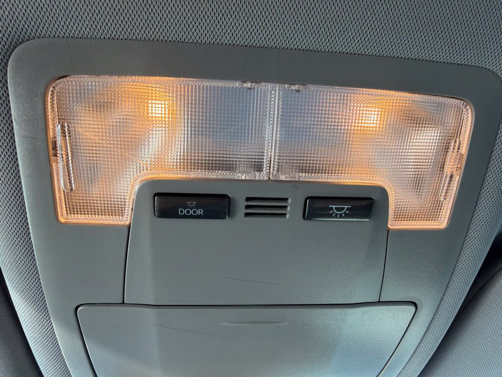 Used 2018 Toyota Highlander LE AWD/4WD image 11