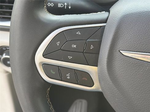 Used 2023 Chrysler Pacifica Touring-L FWD image 24