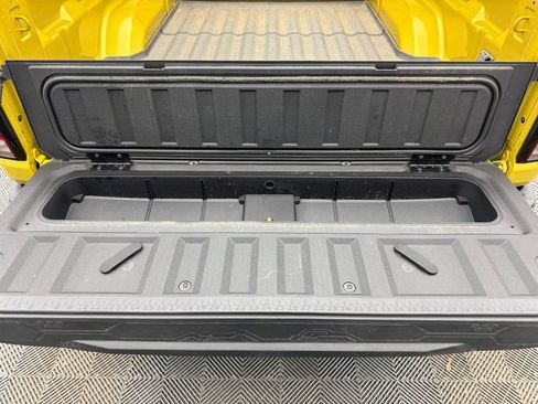 Used 2023 Chevrolet Colorado Z71 w/ Z71 Convenience Package 2 image 9