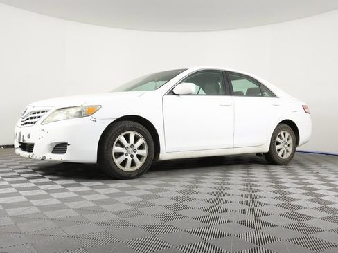 Used 2011 Toyota Camry image 1