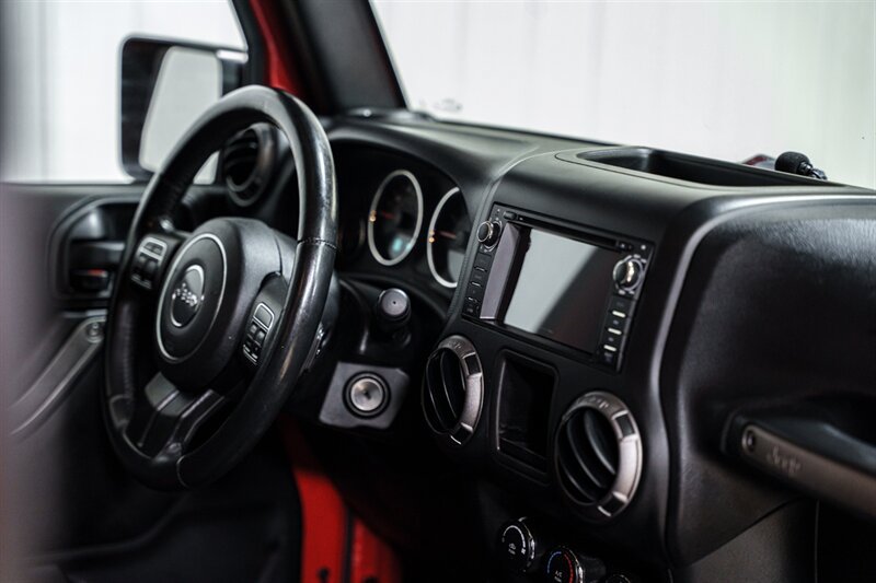 Used 2015 Jeep Wrangler Unlimited Sport w/ Connectivity Group AWD/4WD image 27