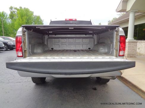 Used 2017 RAM 1500 Classic SLT AWD/4WD image 19