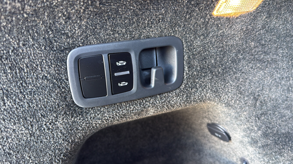 Used 2023 Bentley Bentayga Extended Wheelbase AWD/4WD image 33