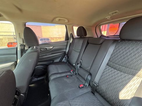 Used 2020 Nissan Rogue S FWD image 30
