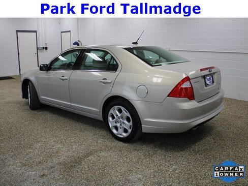 Used 2010 Ford Fusion SE image 2