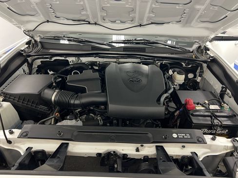 Used 2018 Toyota Tacoma Limited image 37