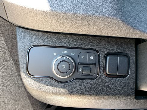 Used 2025 Mercedes-Benz Sprinter 2500 image 12