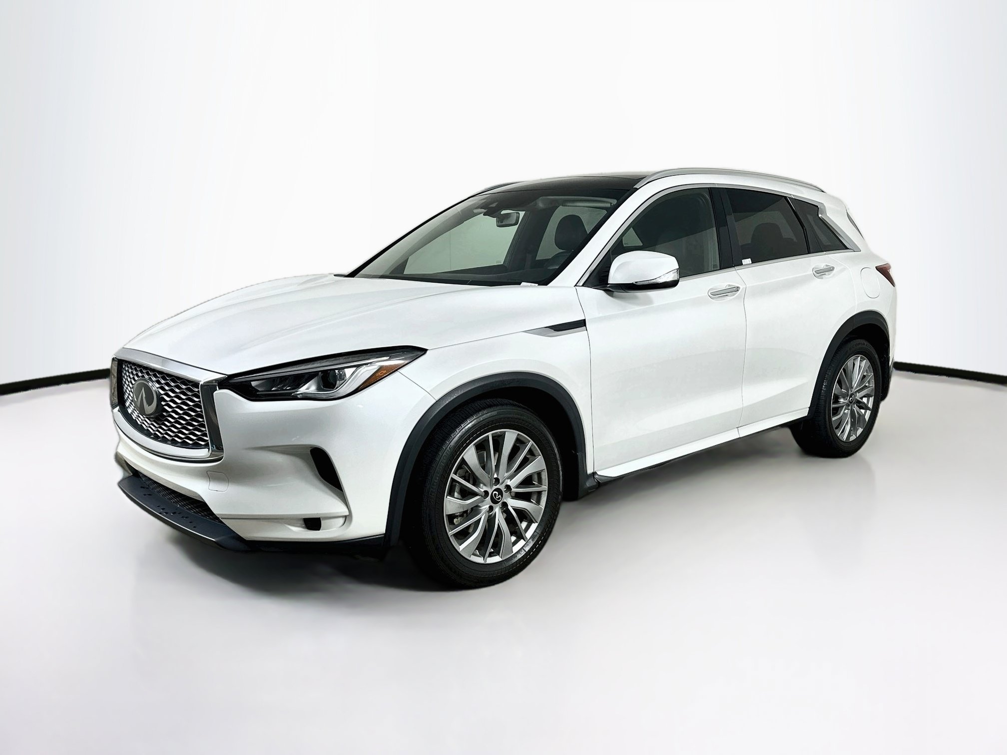 Used 2023 INFINITI QX50 Luxe AWD/4WD image 3