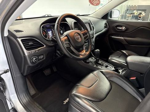 Used 2019 Jeep Cherokee Latitude Plus AWD/4WD image 25