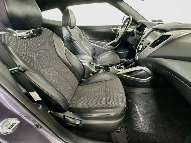 Used 2016 Hyundai Veloster w/ Option Group 03 FWD image 30