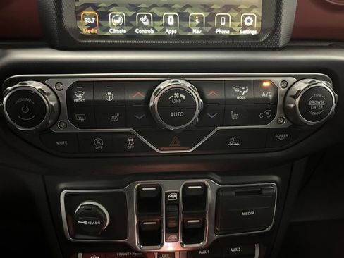 Used 2023 Jeep Gladiator Rubicon w/ Cold Weather Group image 19