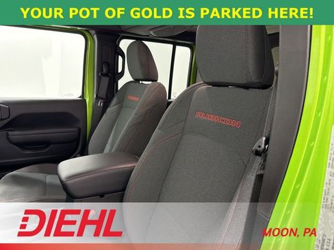 Used 2025 Jeep Wrangler Rubicon w/ Convenience Group image 18