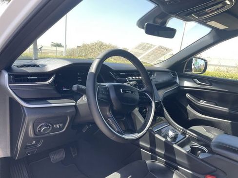 Used 2025 Jeep Grand Cherokee L Laredo AWD/4WD image 10
