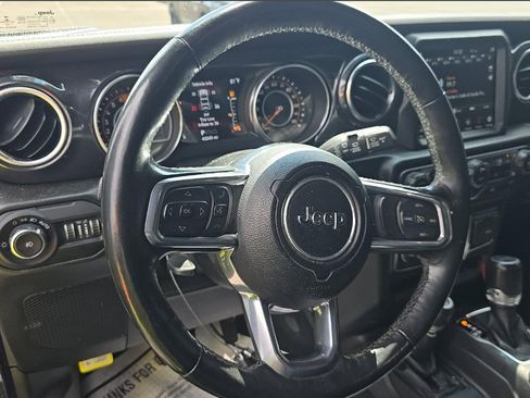 Used 2022 Jeep Wrangler Unlimited Sahara AWD/4WD image 12