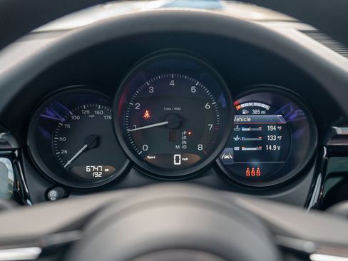 Used 2025 Porsche Macan image 15