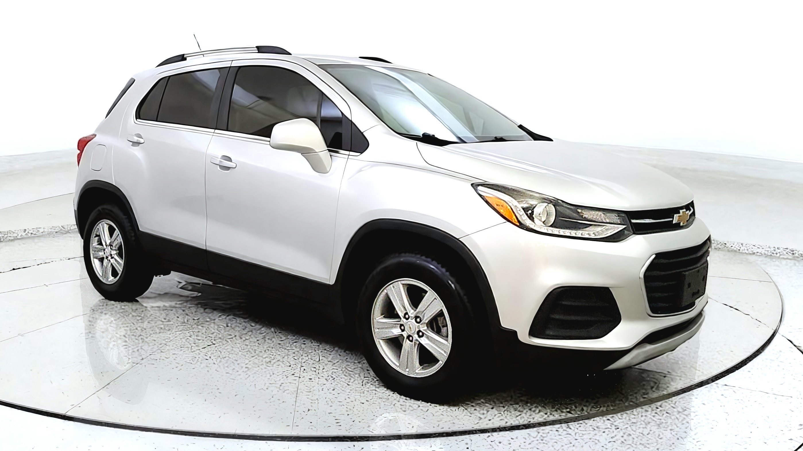Used 2019 Chevrolet Trax LT w/ LT Convenience Package AWD/4WD image 1