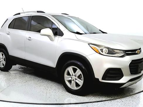 Used 2019 Chevrolet Trax LT w/ LT Convenience Package AWD/4WD image 1