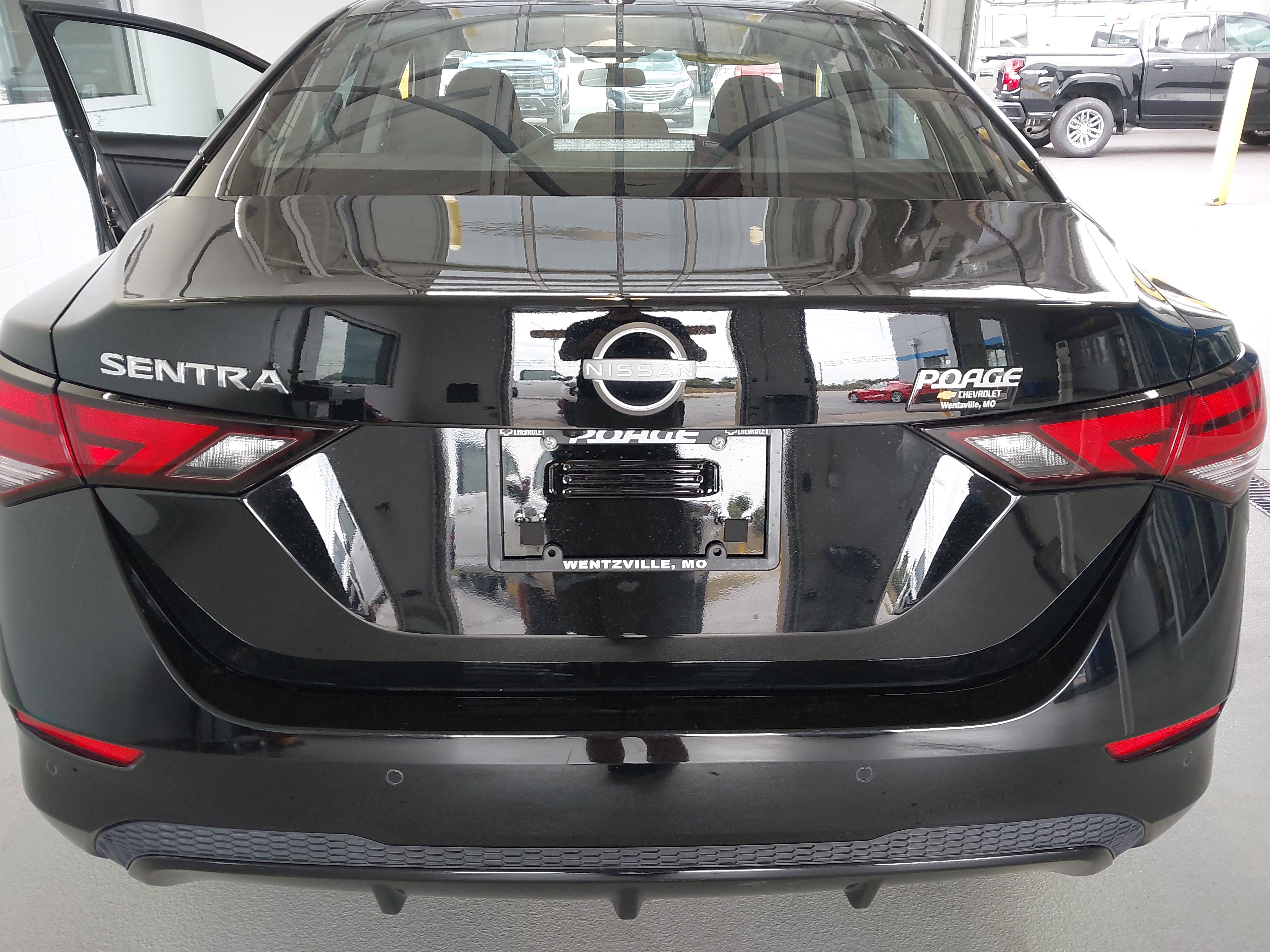Used 2025 Nissan Sentra SV FWD image 32