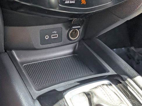 Used 2018 Nissan Rogue SV image 29