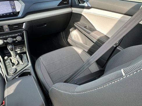 Used 2024 Volkswagen Taos SE w/ Panoramic Sunroof Package image 26