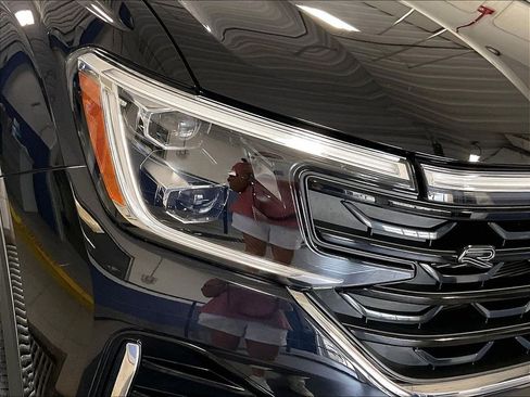 Used 2024 Volkswagen Atlas SEL Premium R-Line AWD/4WD image 34