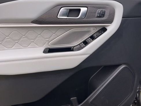 Used 2025 Ford Explorer Platinum w/ Ultimate Package image 14