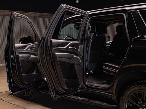 Used 2021 Cadillac Escalade Sport w/ LPO, Illumination Package image 28