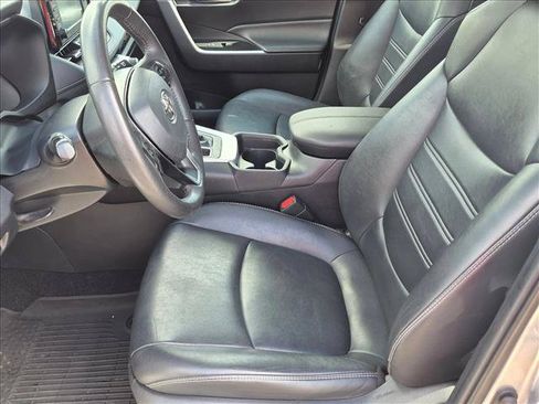 Used 2021 Toyota RAV4 XLE Premium FWD image 15