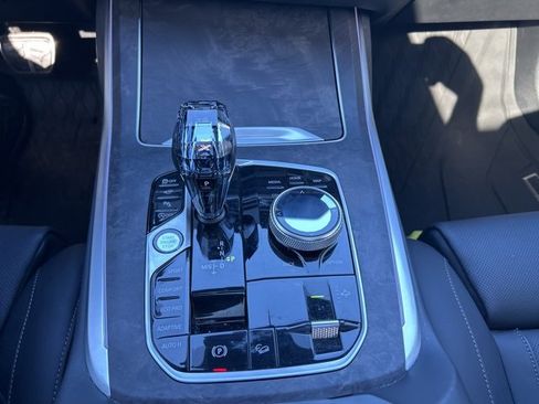 Used 2022 BMW X7 M50i image 16