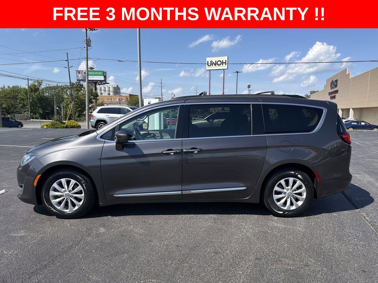 Used 2017 Chrysler Pacifica Touring-L FWD image 27