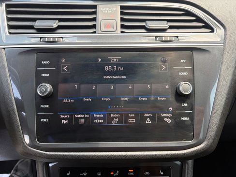 Used 2023 Volkswagen Tiguan SE w/ Panoramic Sunroof Package FWD image 22
