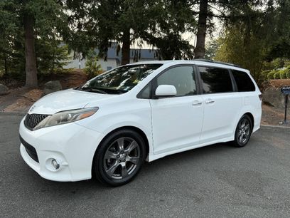 Used 2017 Toyota Sienna SE Premium